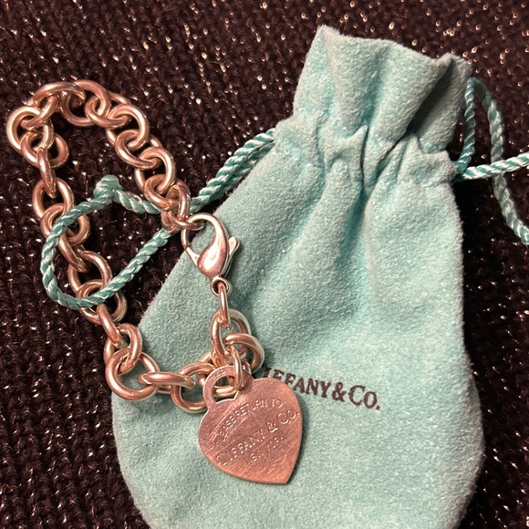 Tiffany & Co silver chain heart charm bracelet - Picture 1 of 4
